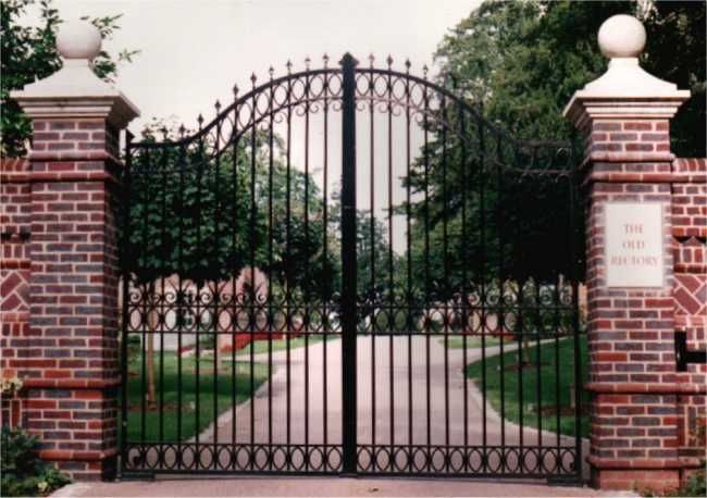 The Old Rectory House - Entrance Gates